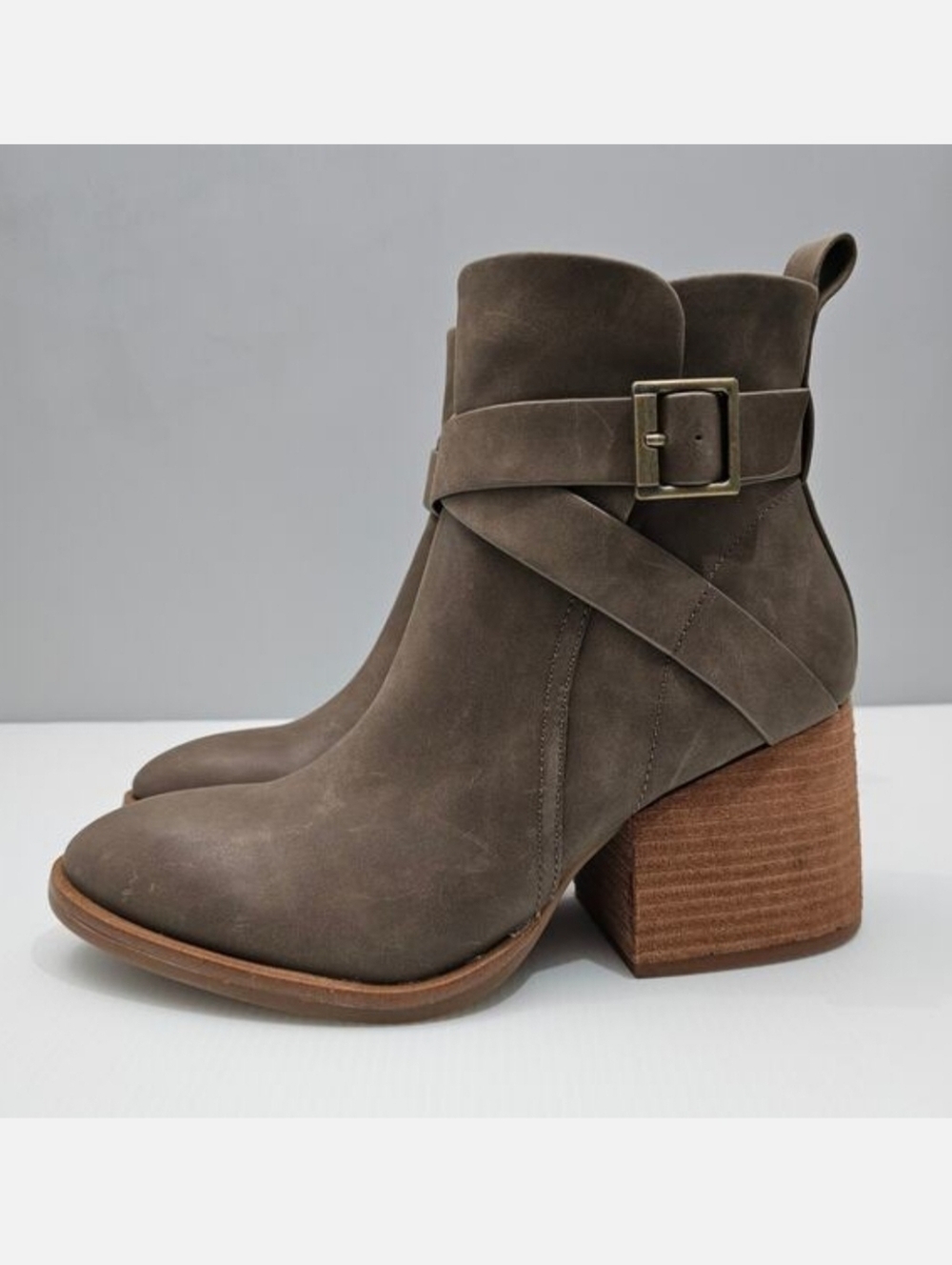 Korks By Kork Ease Shyla Ankle Boot Womens 8 Taupe Block Heel Buckle Strap NEW